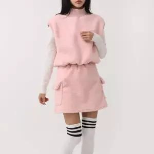 [신상오픈런]폴라조끼 뽀글이 골프 필드룩 카고스커트 겨울세트 (28812261)