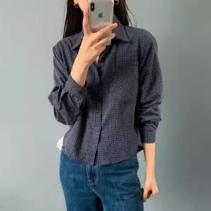 [신상오픈런]여성용 체크 패턴 간절기 면 셔츠 기본핏 가을용 포켓 블라우스 (41571161)