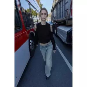 ZARA 컷아웃 볼 니트 스웨터 - 블랙