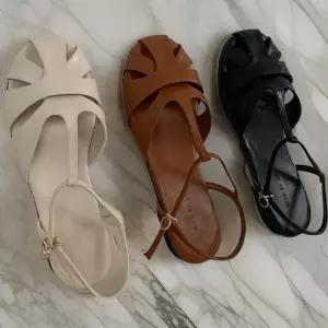 [신상오픈런]패치워크 둥근코 키큰녀 인조가죽 버클샌들 플랫뮬 (30893331)