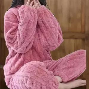 [신상오픈런]여자 겨울 후리스 뽀글이 꽈배기 극세사 잠옷 세트 (39079808)