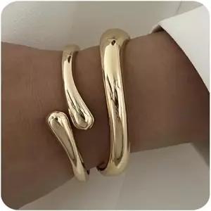 레이노어 청키 골드 뱅글스 여성용 팔찌 커프 세트 방수 논 변색 스택 여성 선물용