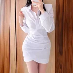 [신상오픈런]여성 오픈 카라 랩 슬림핏 언발란스 미니 드레스 (32966194)