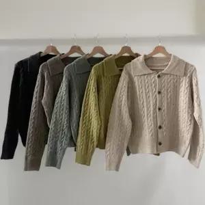 [신상오픈런]여성 꽈배기 디자인 카라넥 기본핏 가을 컬러 니트 cardigan (42612515)