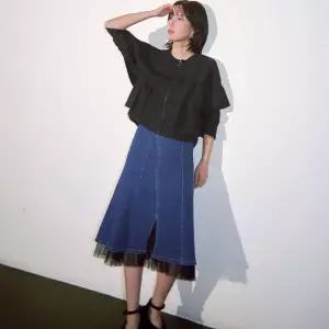 [하프클럽/베스띠벨리]베스띠벨리  25봄 크로스 망사 데님 스커트2361