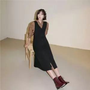 [하프클럽/베스띠벨리]베스띠벨리 24가을  버튼 브이넥 민소매 원피스2515