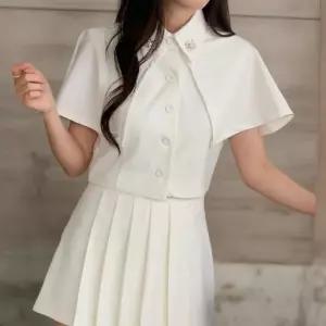 [신상오픈런]여성용 여름 하객 스타일 큐빅 장식 케이프 크롭 자켓 (33434811)