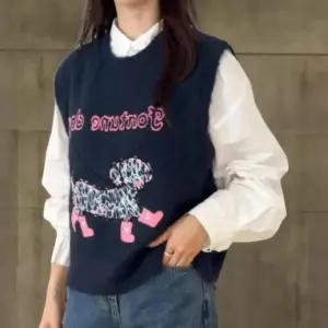 [신상오픈런]여성 유니크 뽀글이 디자인 울 혼합 라운드넥 니트 조끼 (42613034)