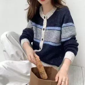 [신상오픈런]여성용 배색 스트라이프 라운드넥 니트 가을 울 가디건 (41564126)