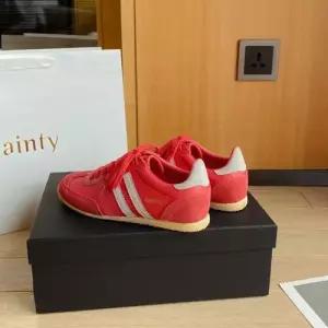 야무치 여성용 레드 빈티지 데일리룩 신발 단화 플랫 양가죽 리얼 스트랩 라운드 KUK5