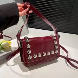 야무치 남성 스퀘어백 크로스백 데일리룩 가방 청반바지 KUK1