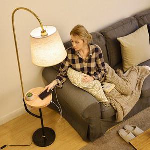 무선충전 사이드 테이블 LED 라탄 소파 장스탠드 탁자 스탠드 인테리어 플로어 램프