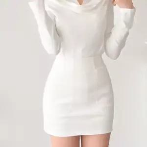 [신상오픈런]여성 클래식 H라인 속바지 포함 미니 스커트 (42237369)