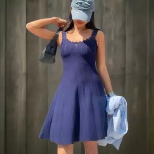 [신상오픈런]여성 여름 물결 패턴 슬림핏 골지 니트 원피스 (34203192)