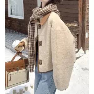 스트레인지 여친 데일리룩 코트 모피 스웨이드 퍼 일체형 양면에 쇼트 입기 KUK1