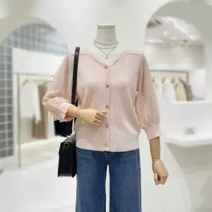 [롯데백화점]SOUP 배색 브이넥 퍼프소매 니트 SC4GD30