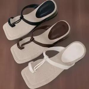 [신상오픈런]여성 스퀘어 디자인 웨지힐 여름 쪼리 슬리퍼 (34263551)