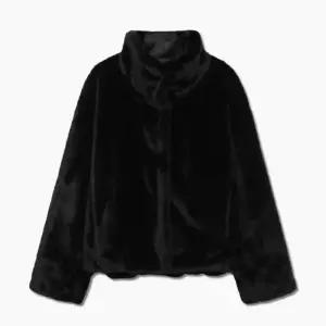 백화점 리스트 하이넥 페이크퍼 자켓 TWFJPP82010