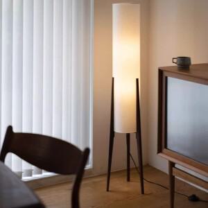 일본식의 평온한 바람, 젠 영감을 받은 레트로한 신중국풍 플로어 램프, 호두나무로 제작되어 거실에서 사