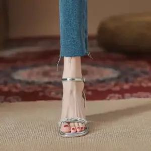엘럽 여친 여름 큐빅실버 스트랩 힐 미들굽 통굽 샌들 프렌치 박템5