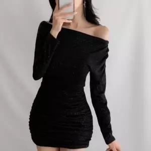 [신상오픈런]여성 오프숄더 셔링 미니 원피스 긴팔 글램핏 드레스 (41566404)