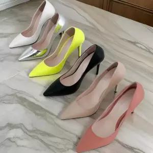 [신상오픈런]킬힐펌프스 뾰족코 무광 여성구두 네온 메탈릭 (30906258)