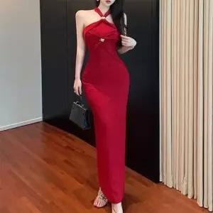 [신상오픈런]산타복 홀터넥 드레이퍼리 글램 오프숄더 롱원피스 (28832642)