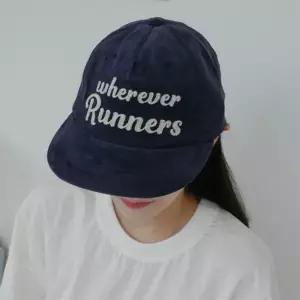 /다잇템 여자 필기체 캠프캡 평챙 골덴 모자