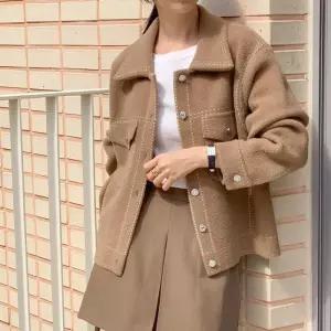 [신상오픈런]여자 스티치 니트 카라넥 탈부착후드 포켓 투웨이 자켓 (42357535)