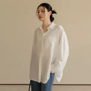 [엘리시아]베스 베이직 루즈 포켓 남방_P419007583