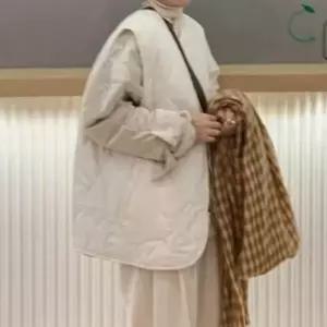 [하프클럽/옷자락]여성 오버사이즈 라운드넥 폴리에스터 누빔 집업 조끼