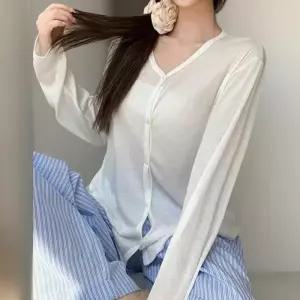 [신상오픈런]여성용 데일리 시스루 브이넥 가디건 여리핏 무지컬러 (40953126)