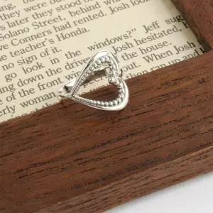 [신상오픈런]하트반지 대칭 컷아웃 민자 유광 실버링 은볼테두리 (29987849)