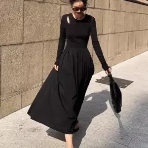 [신상오픈런]발레코어 어깨컷아웃 트임 라운드넥 긴팔 플레어원피스 (30487614)