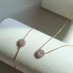 [신상오픈런]눈꽃큐빅 얇은체인 여성스러운 목걸이 팔찌 택1 (29194255)