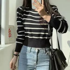 데일리 여성 예쁜 단가라 크롭 니트 긴팔 티셔츠 여성상의 여자상의 겨울 브이넥 봄티셔츠