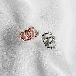 [하프클럽/]타마라 꽈배기 여성 미니멀 은색 미니 링 이어링