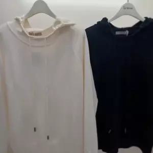 Latium HC06 깔끔한 로우반목 무지 품편한 후드 니트티  T2613sw11