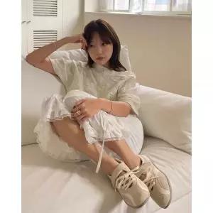 오찌 로마리 스웨이드 레이스업 스니커즈 아이보리 FLOTFA3W42 333938