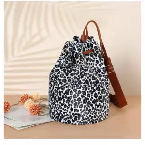 올리비아팝 레오파드 디자인 호피 슬링버킷백 미니백 여자숄더백 여성숄더백 활용도높은 여성가방 여성잡화