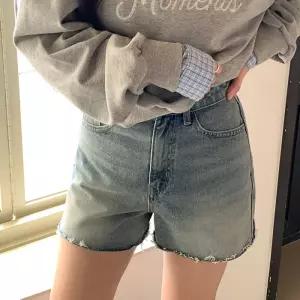 [코코블랑] 데크 컷팅 데님 쇼츠