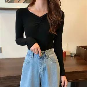 [모노위크][당일배송/1+1할인특가] 히얼 브이넥 주름 셔링 잔골지 긴팔니트