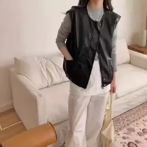 여친 캐주얼 PU가죽 조끼 톱 정품 코디 투포켓 민소매 라운드 좋은 SPO마켓1