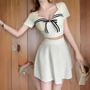 [신상오픈런]리본 하트넥 슬림핏 배꼽 크롭반팔티 미니스커트 투피스 (31546065)