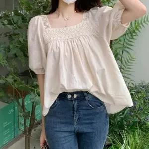 [의류] 꾸안꾸느낌 시원한 페미닌 자수 스퀘어넥 블라우스