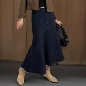 [신상오픈런]여성 언발란스 컷팅 스티치 플레어 반밴딩 데님 롱스커트 (40854858)