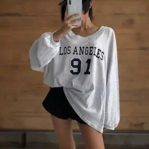 [신상오픈런]여성 브이넥 오버핏 티셔츠 힙커버 레터링 면맨투맨 (40953255)