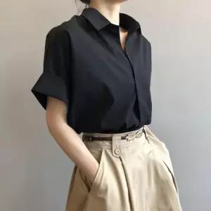 비욘드라이프 꾸안꾸 필수 미니멀 루즈핏 반팔 셔츠 블라우스 1006873