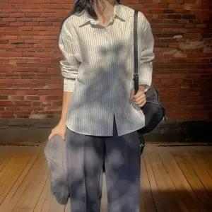 [신상오픈런]줄남방 스트라이프셔츠 루즈핏 대학생 봄긴팔 개강룩 (30848396)