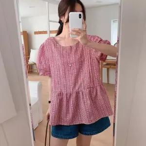[신상오픈런]여성 체크 패턴 프릴 퍼프 뒷리본 빅사이즈 블라우스 (38541567)